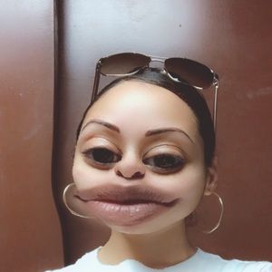 Meet your Posher, Gabriela